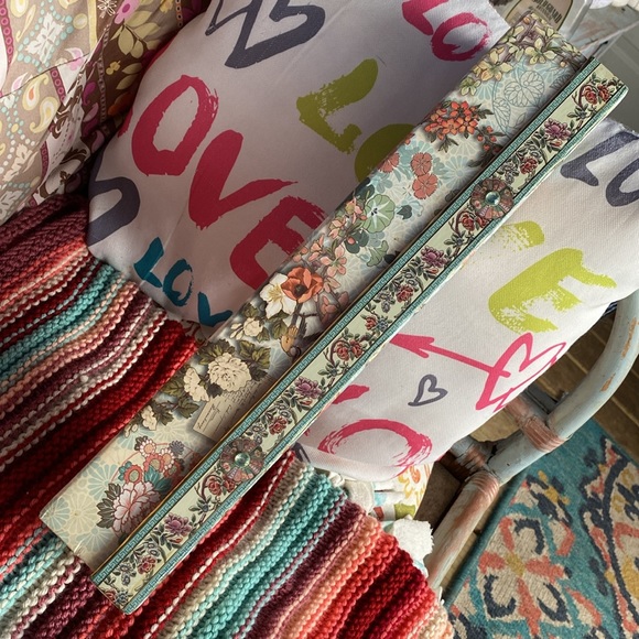 Cottage core vintage box 16inches long with lid gold edged - Picture 2 of 9